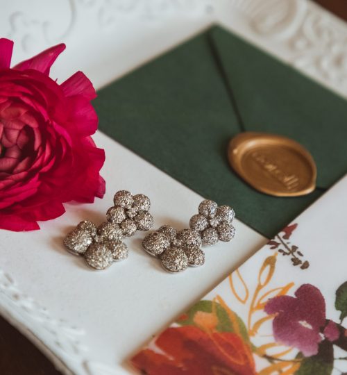 Foto grande gioielli-partecipazioni-fiori-dettagli-wedding